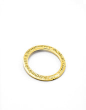 Lade das Bild in den Galerie-Viewer, Lakshmi Mantra Anhänger - Gold