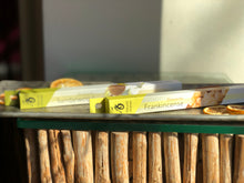 Lade das Bild in den Galerie-Viewer, Overtones - Japanisches Räucherstäbchen