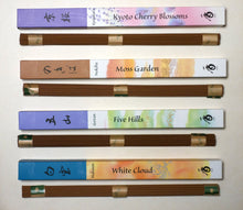 Lade das Bild in den Galerie-Viewer, Natur & Tradition - Japanische Räucherstäbchen