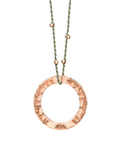 Lade das Bild in den Galerie-Viewer, Tara Mantra Anhänger - Roségold