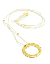 Lade das Bild in den Galerie-Viewer, Gayatri Mantra Anhänger - Gold