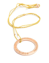 Lade das Bild in den Galerie-Viewer, Gayatri Mantra Anhänger - Roségold