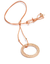 Lade das Bild in den Galerie-Viewer, Gayatri Mantra Anhänger - Roségold