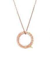 Lade das Bild in den Galerie-Viewer, Gayatri Mantra Anhänger - Roségold